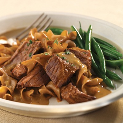 Pot roast stroganoff with green beans on a plate